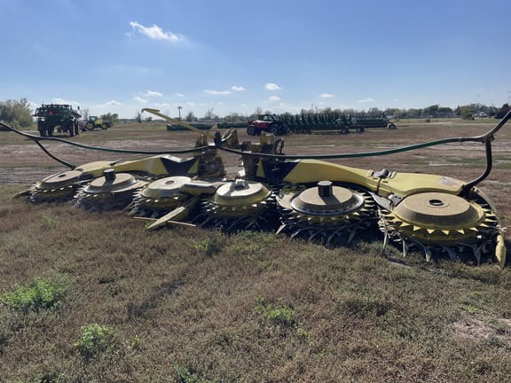 2021 John Deere 772 Equipment Image0