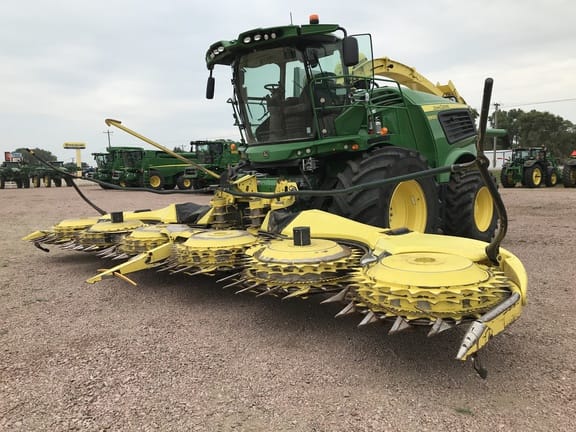 2021 John Deere 772 Equipment Image0