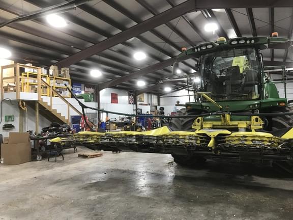 Image of John Deere 772 equipment image 4