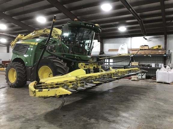 2021 John Deere 772 Equipment Image0