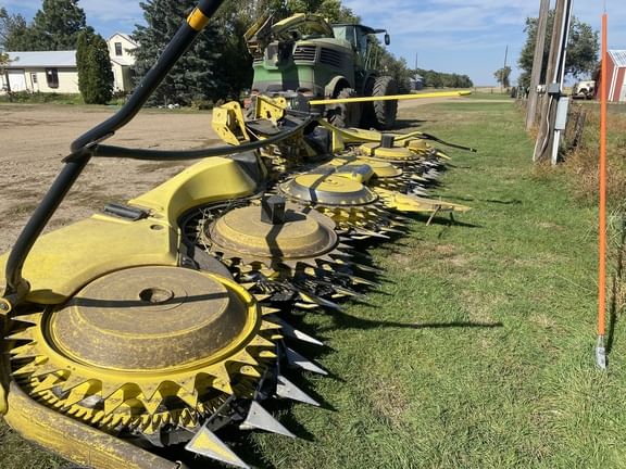 2021 John Deere 772 Equipment Image0