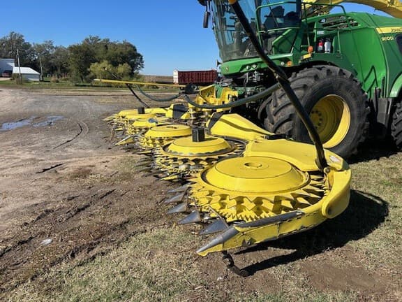 Image of John Deere 772 equipment image 1