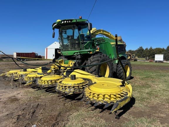 Image of John Deere 772 Primary image