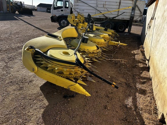 2021 John Deere 772 Equipment Image0