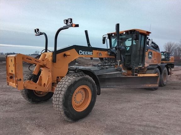 2021 John Deere 772G Equipment Image0