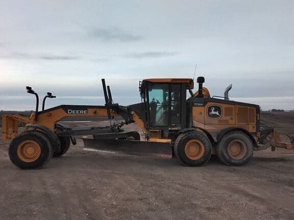 Image of John Deere 772G equipment image 1