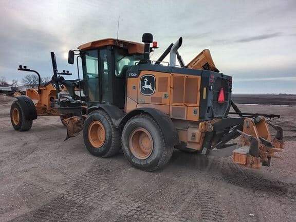 Image of John Deere 772G equipment image 2