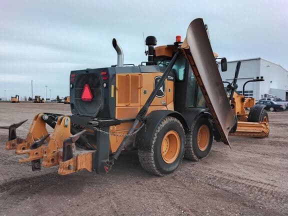 Image of John Deere 772G equipment image 4