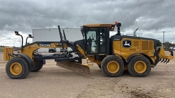 Image of John Deere 772G equipment image 1