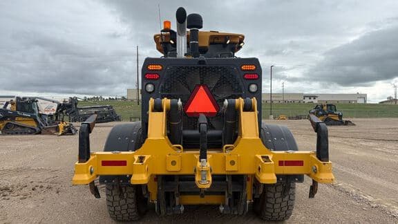 Image of John Deere 772G equipment image 3