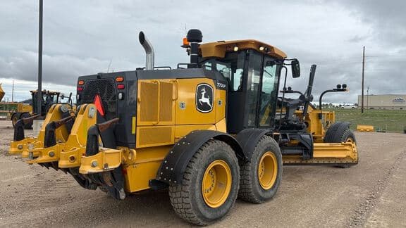 Image of John Deere 772G equipment image 4