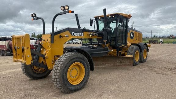 2021 John Deere 772G Equipment Image0