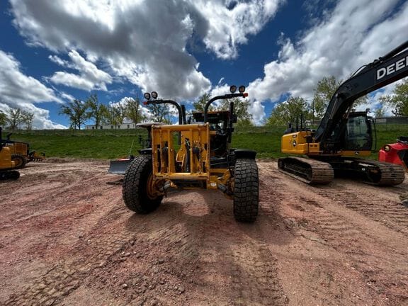 2021 John Deere 772G Equipment Image0