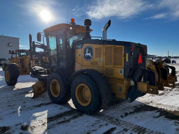 Image of John Deere 772G equipment image 3