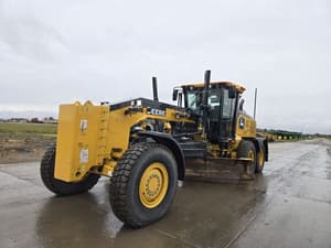 2021 John Deere 772G Image