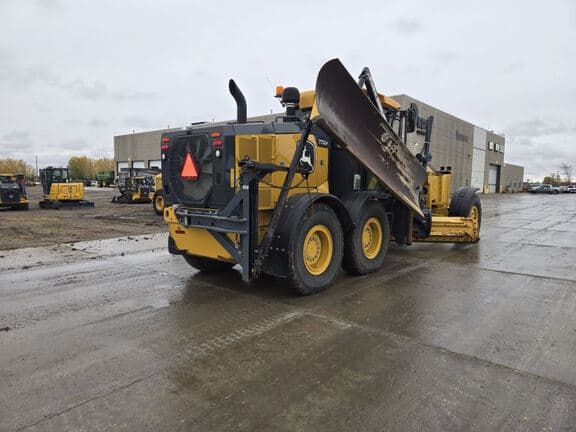 Image of John Deere 772G equipment image 4