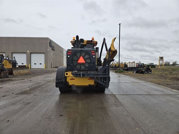Image of John Deere 772G equipment image 3