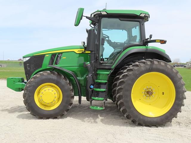 Image of John Deere 7R 210 equipment image 1