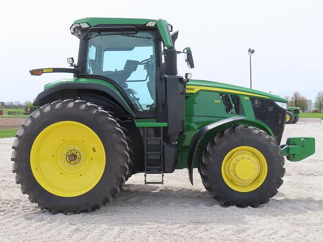 Image of John Deere 7R 210 equipment image 4