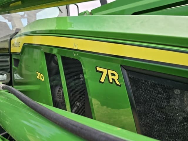 Image of John Deere 7R 210 equipment image 3