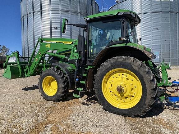 Image of John Deere 7R 210 equipment image 1