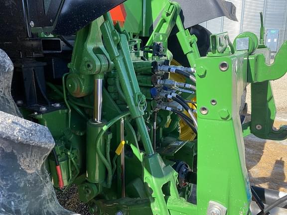 Image of John Deere 7R 210 equipment image 2