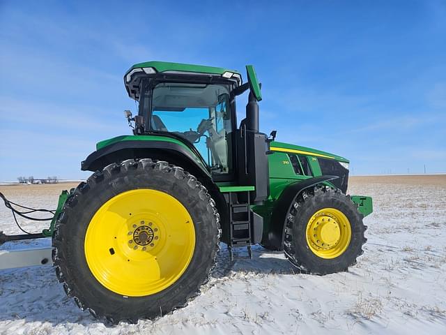 Image of John Deere 7R 210 equipment image 2