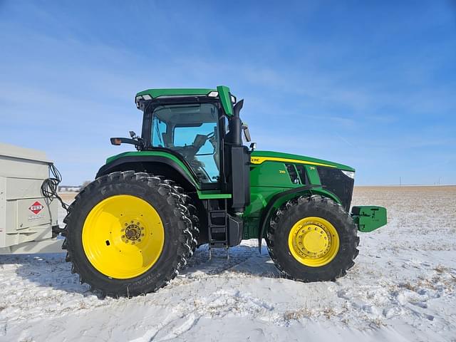 Image of John Deere 7R 210 equipment image 1