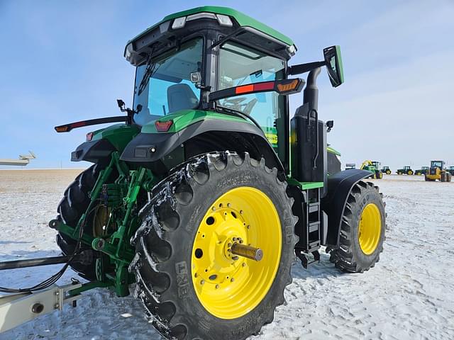 Image of John Deere 7R 210 equipment image 2