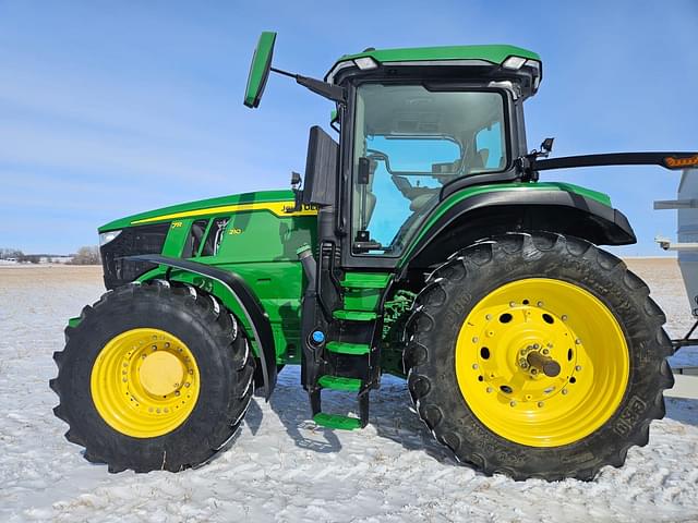 Image of John Deere 7R 210 equipment image 3