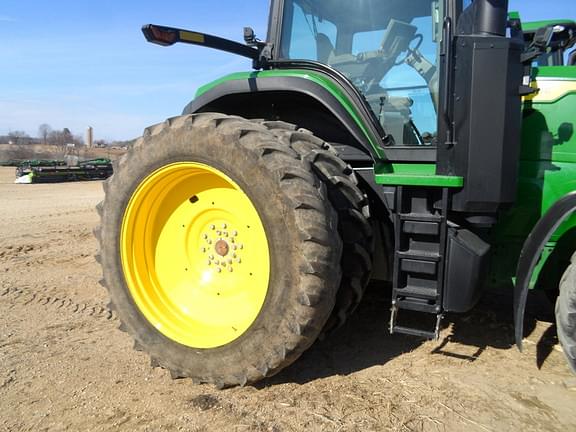 Image of John Deere 7R 210 equipment image 1