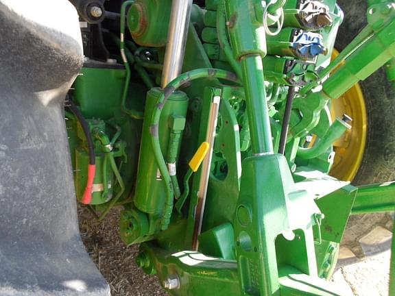 Image of John Deere 7R 210 equipment image 3