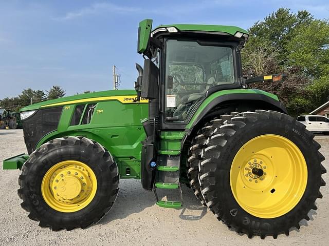 Image of John Deere 7R 210 equipment image 2