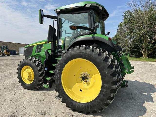 Image of John Deere 7R 210 equipment image 4