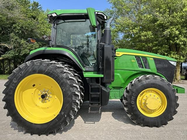 Image of John Deere 7R 210 equipment image 3