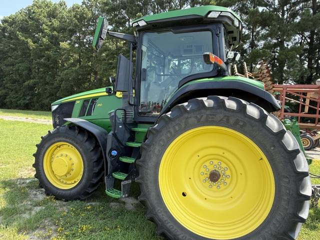 Image of John Deere 7R 210 equipment image 1