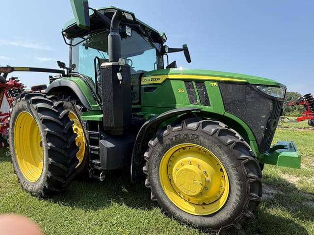 Image of John Deere 7R 210 equipment image 4