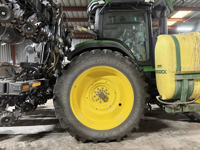 Image of John Deere 7R 210 equipment image 3