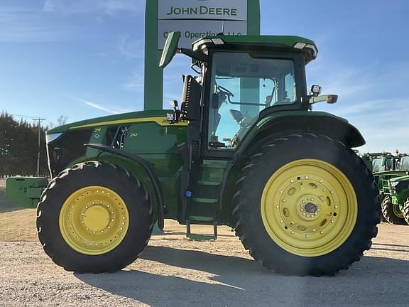 Image of John Deere 7R 210 equipment image 1