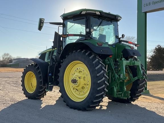 Image of John Deere 7R 210 equipment image 2