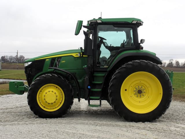Image of John Deere 7R 230 equipment image 2