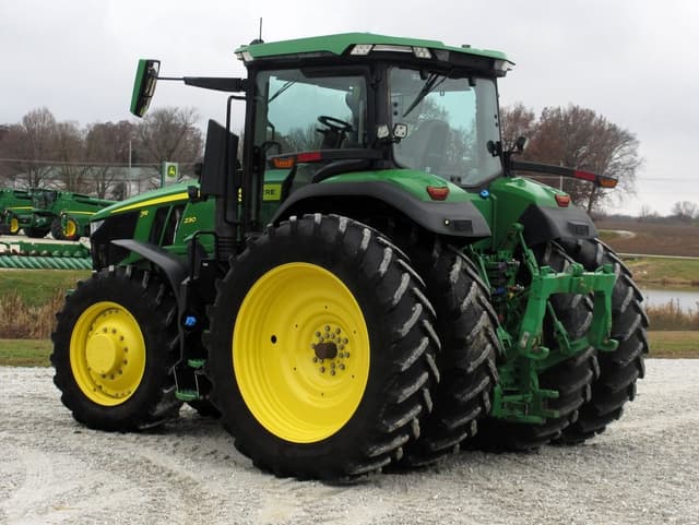 Image of John Deere 7R 230 equipment image 4