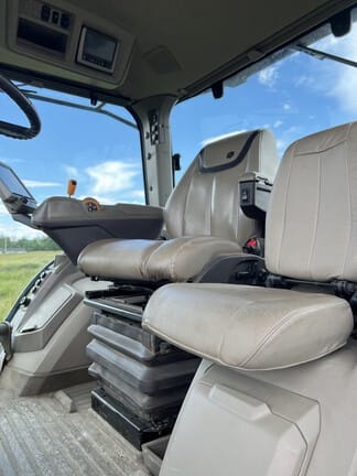 2021 John Deere 7R 230 Equipment Image0