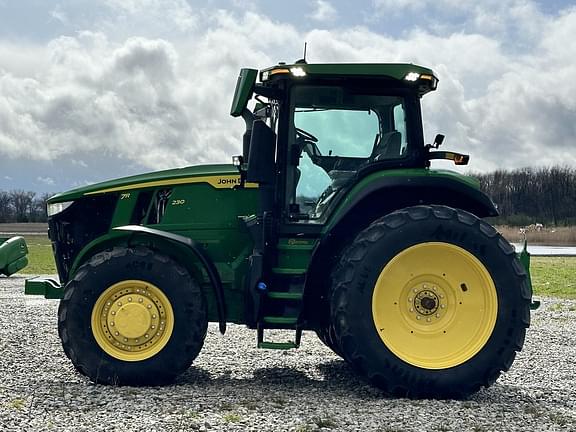 Image of John Deere 7R 230 equipment image 4