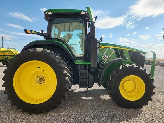 Image of John Deere 7R 230 equipment image 1