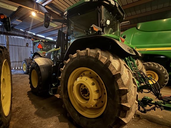 Image of John Deere 7R 330 equipment image 2