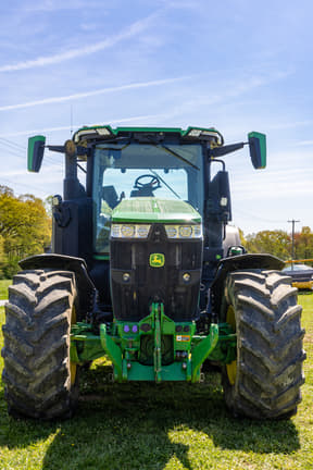 Image of John Deere 7R 330 equipment image 1