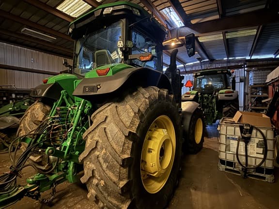 Image of John Deere 7R 330 equipment image 3
