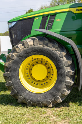 Image of John Deere 7R 330 equipment image 3