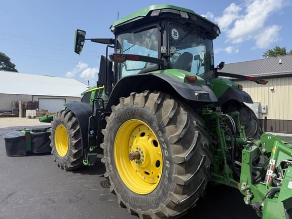 Image of John Deere 7R 330 equipment image 2